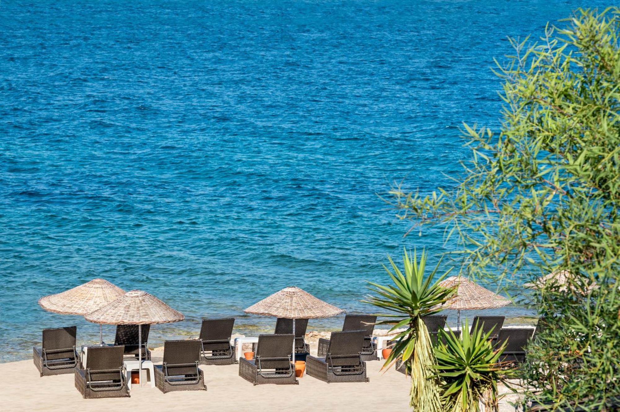 Отель La Quinta By Wyndham Cesme Измир Экстерьер фото