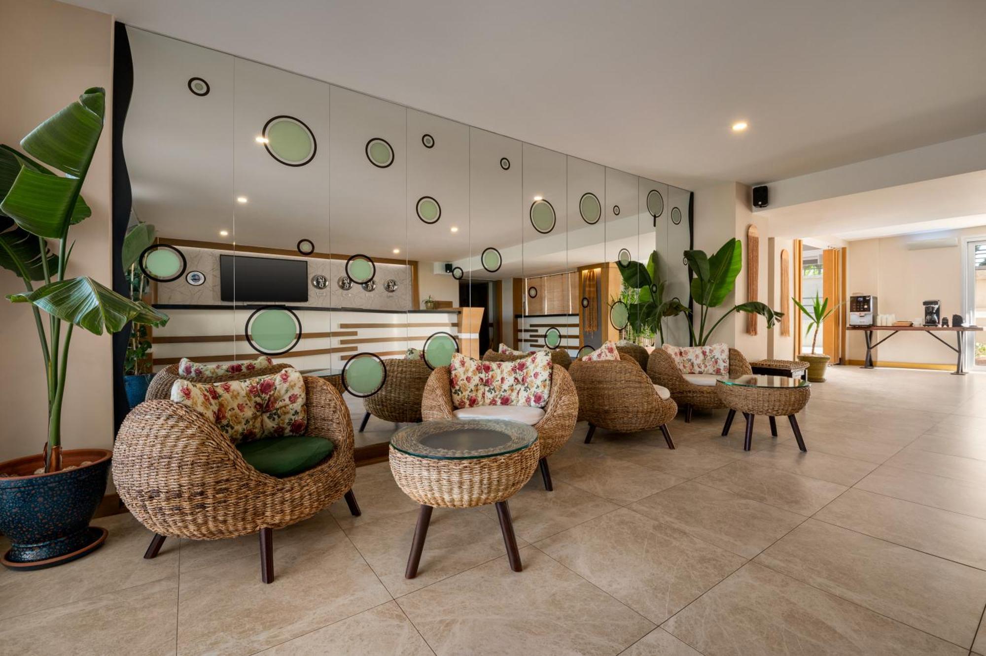 Отель La Quinta By Wyndham Cesme Измир Экстерьер фото