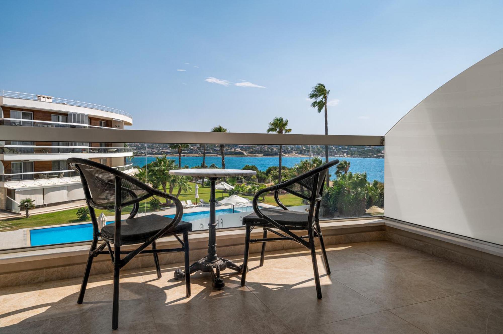 Отель La Quinta By Wyndham Cesme Измир Экстерьер фото
