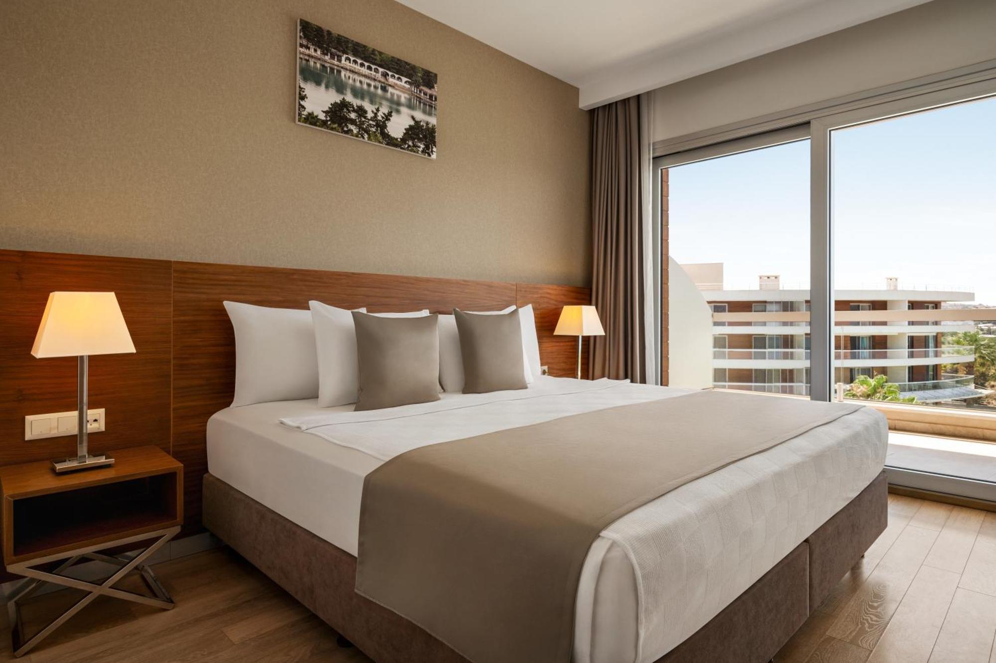 Отель La Quinta By Wyndham Cesme Измир Экстерьер фото